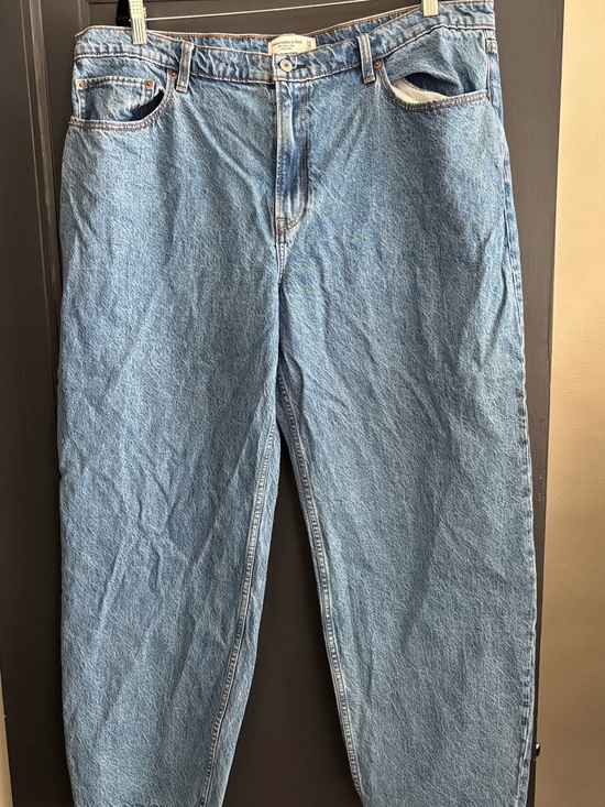 Abercrombie & Fitch Denim - Abercrombie & Fitch High Rise Taper Leg Jeans 34/18R